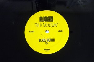 BJORK / ALL IS FULL OF LOVE (BLAZE REMIX)